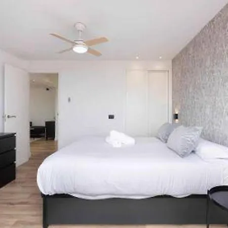 Eden Olympia Sunny Seaviews アパート